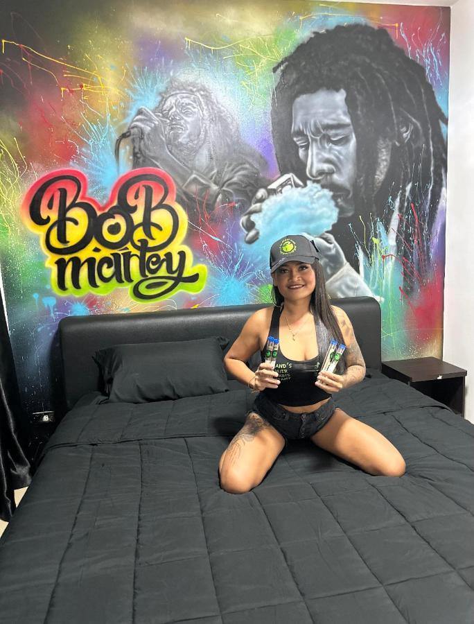 Bonkers Guesthouse 芭達亞 外观 照片